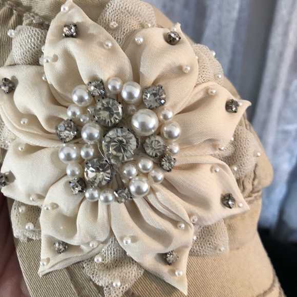 Designer cap. - Picture 2 of 5